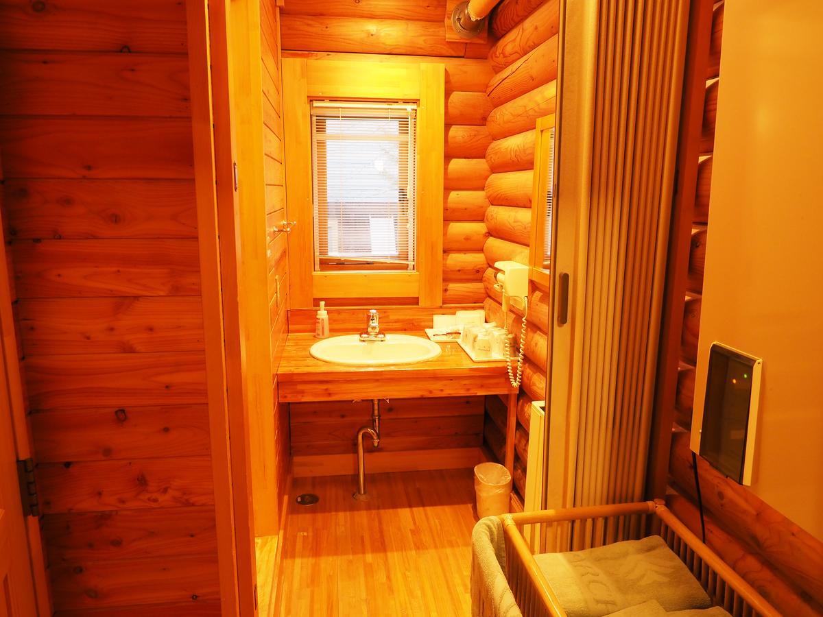 Log Hotel Larch Lake Kanayama Minamifurano Room photo