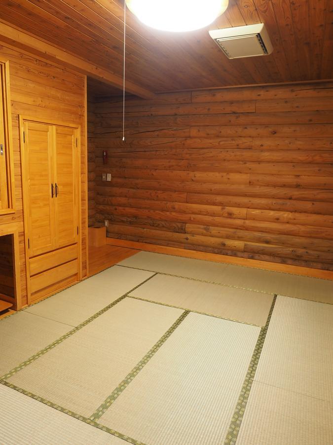 Log Hotel Larch Lake Kanayama Minamifurano Room photo