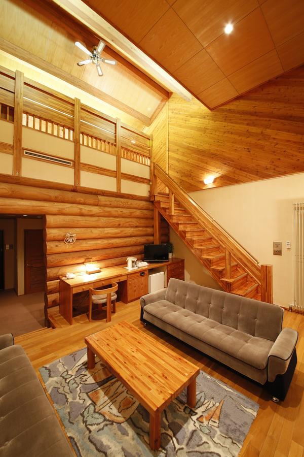 Log Hotel Larch Lake Kanayama Minamifurano Room photo