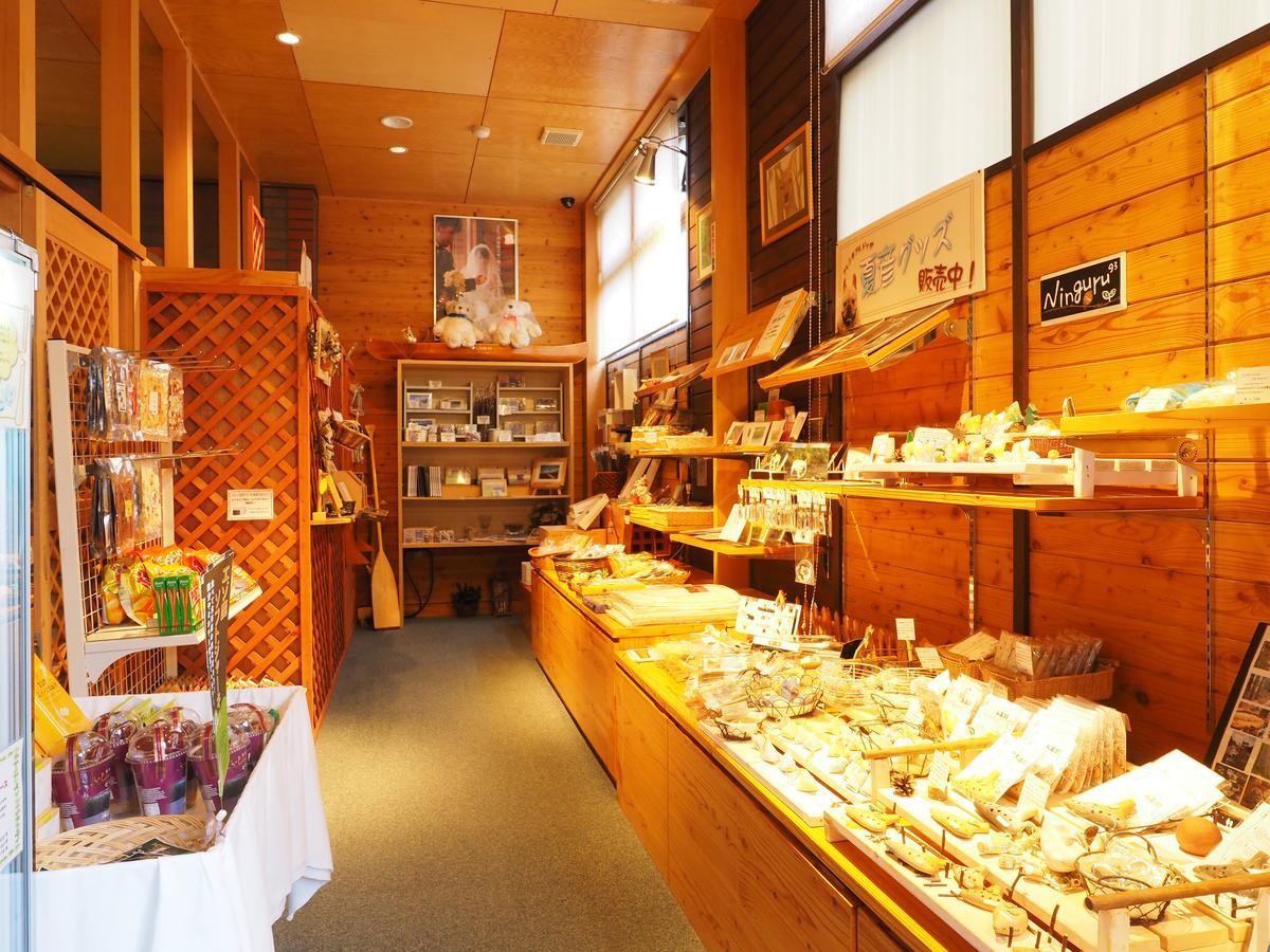 Log Hotel Larch Lake Kanayama Minamifurano Exterior photo