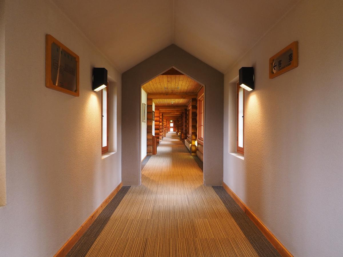 Log Hotel Larch Lake Kanayama Minamifurano Exterior photo